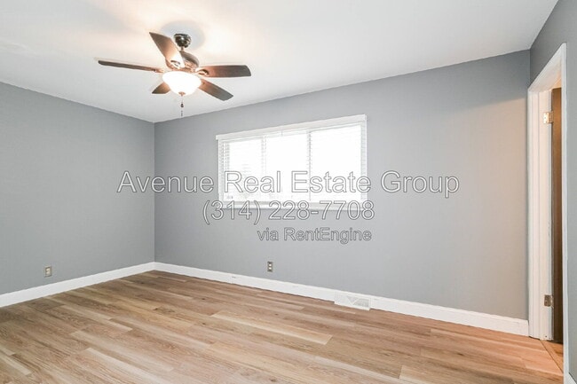Photo - 705 Wickerleigh Terrace