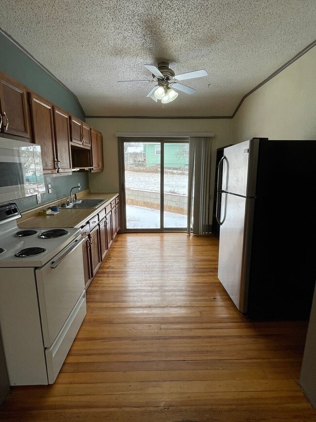 Photo - One Bedroom Apartment with Office Space for Rent