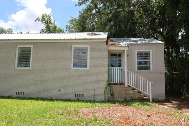 Building Photo - 817 Lilly St Rental