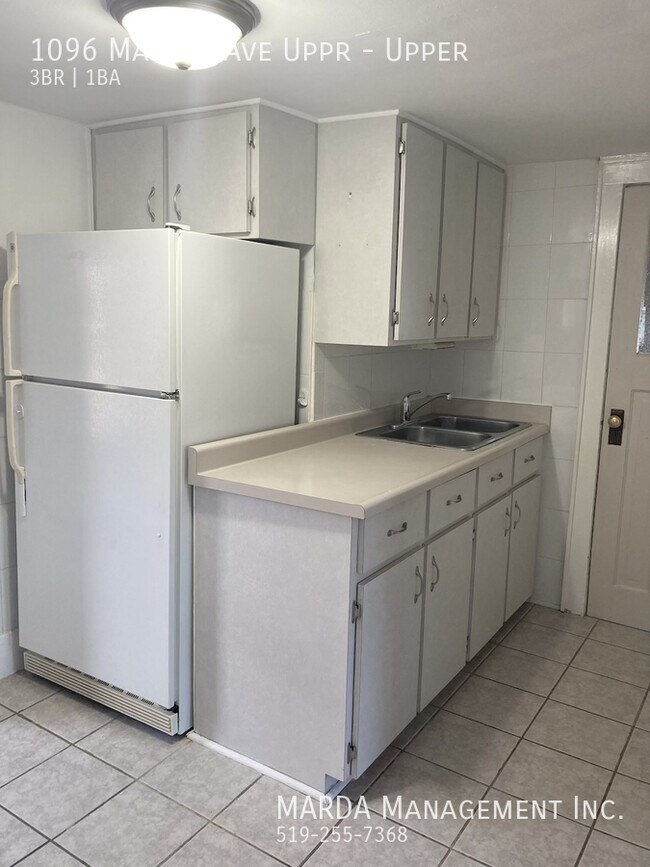 Photo - SPACIOUS 3 BED/1 BATH UPPER + HYDRO Unité Upper