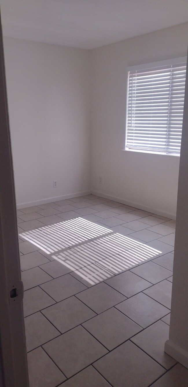 Building Photo - 1022 E Avenue Q3 Unit A Rental