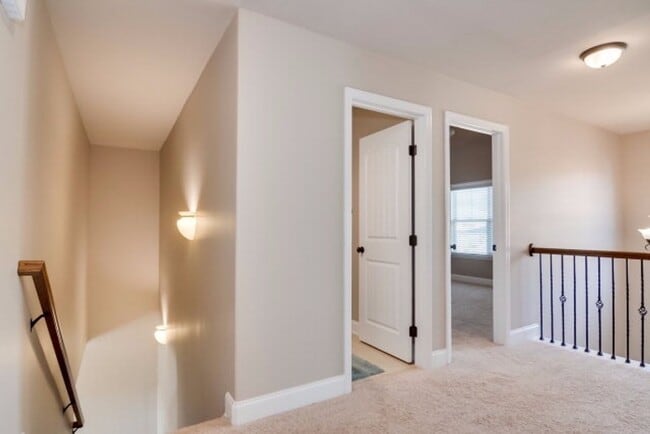 Photo - 260 Wentworth Pl