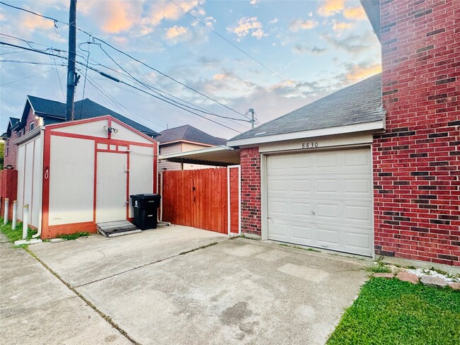Photo - 8830 Ledge St