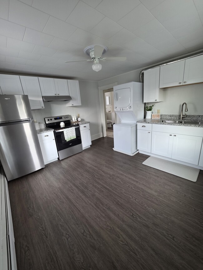 Building Photo - 22 Wadleigh St Unit 22.5 Wadleigh Rental