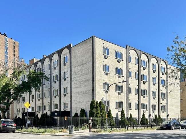 Building Photo - 663 W Grace St