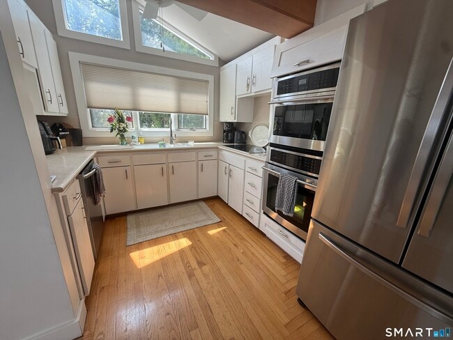19 Whitetop Ln