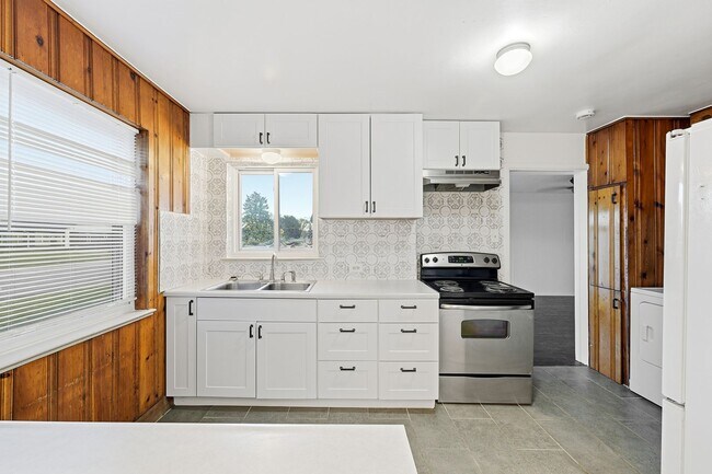 5320 E Thrill Pl