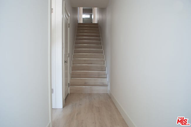 Photo - 5015 1/2 Marathon St