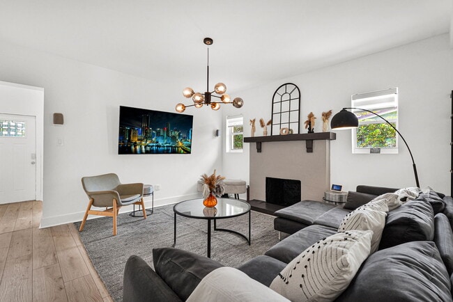 Photo - 37 NW 47th St