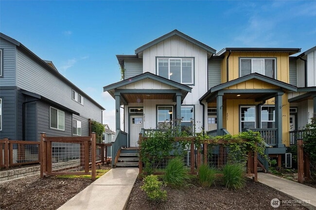 Building Photo - Modern 2-Bed, 2.5-Bath in Prime Location -... Rental