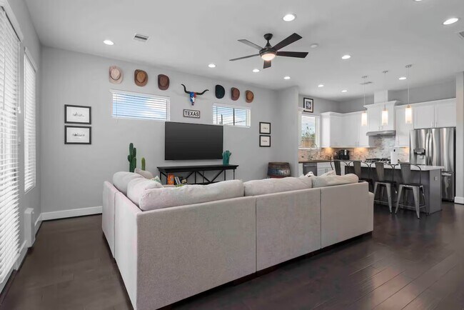 Photo - 4202 Gillespie St