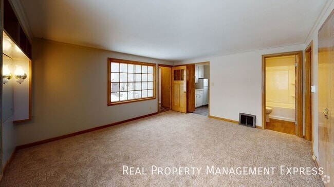 Building Photo - 1916 S Walts Ave Rental