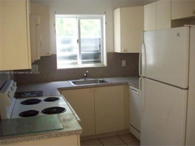 Building Photo - 13920 NE 2nd Ave Unit 3A Rental