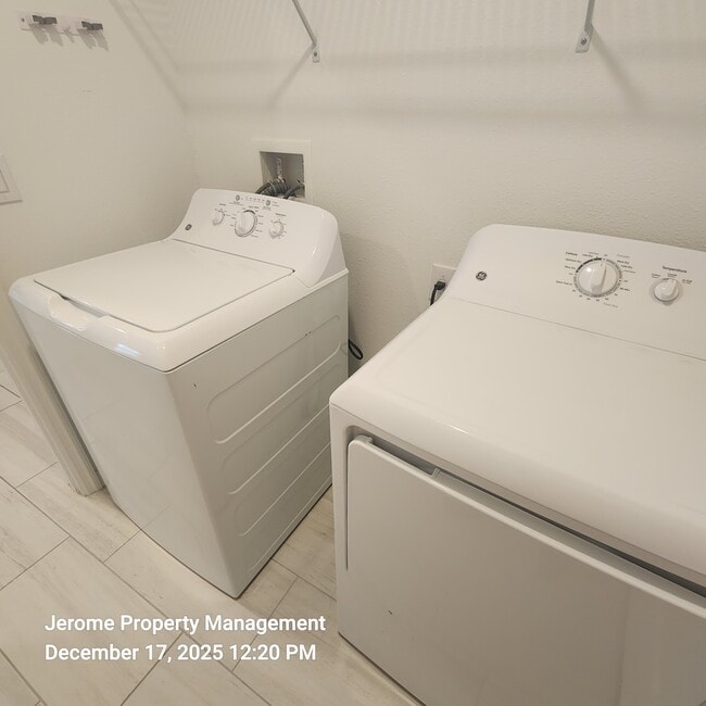 Building Photo - 2546 Leonia Ln