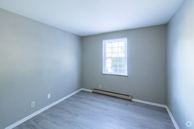 2BR, 1BA - 976SF - Bedroom - MILLSTONE APARTMENTS