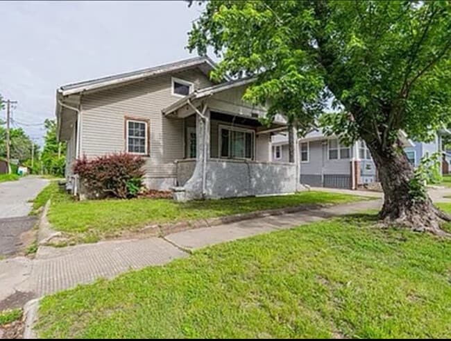 Photo - 423 S McClellan St