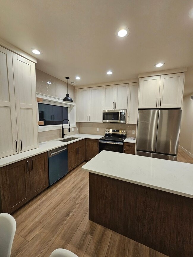 Building Photo - Crapo's 156 Duplex Unit 1