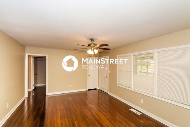 Photo - 3 Bedroom Pet-Friendly Home in Birmingham, AL with Main Street Renewal