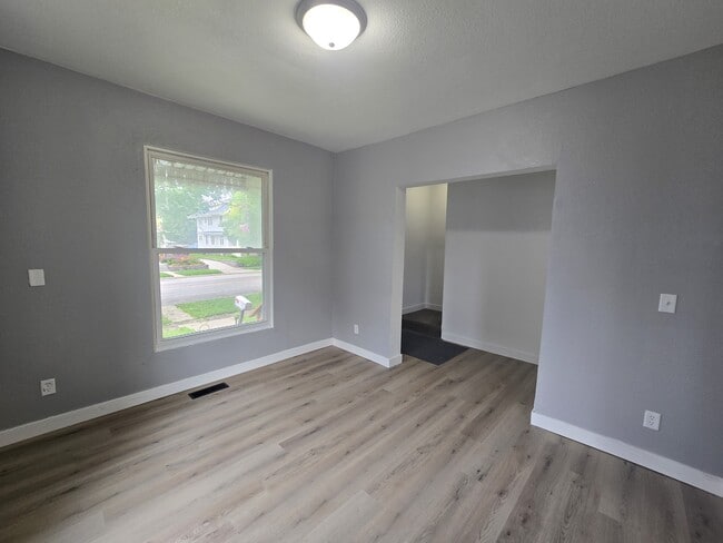 Photo - 1527 4th Ave SE