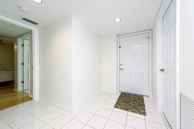 Photo - 1 John Anderson Dr Unit 511