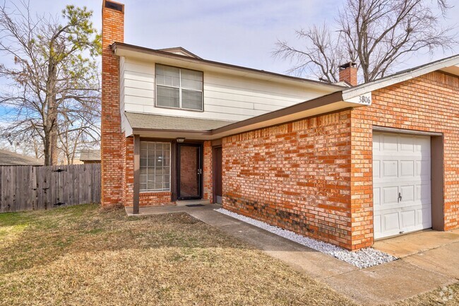 Building Photo - 4 bed 1.5 bath duplex in Midwest City Unit 3806 Rental