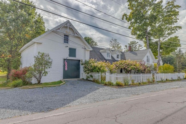 Building Photo - 34 N Shore Rd Rental