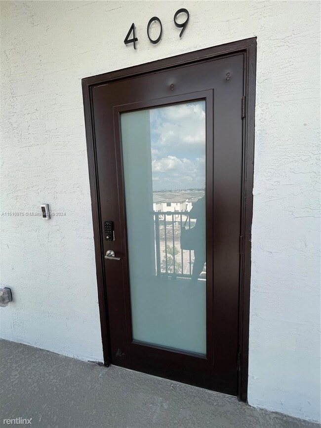 Photo - 3 br, 2 bath House - 8167 NW 41st St # E-409