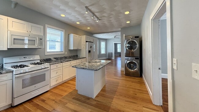 Building Photo - 30 Partridge Ave Unit B Rental