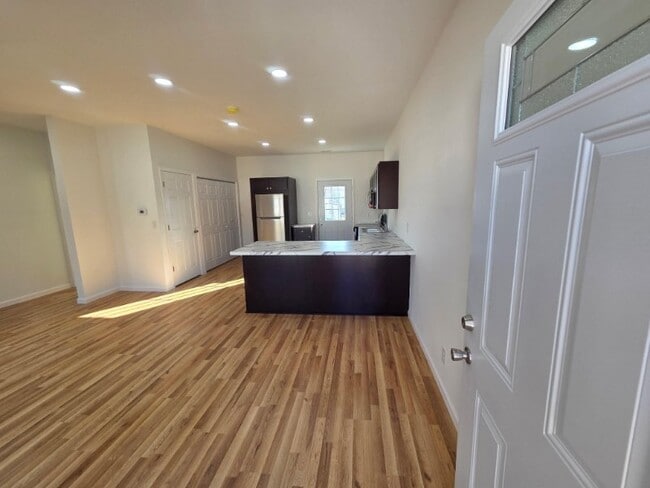 Building Photo - 203 N Elm St
