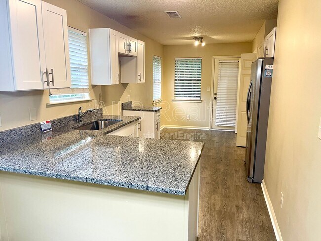 Photo - 132 Samanthas Way