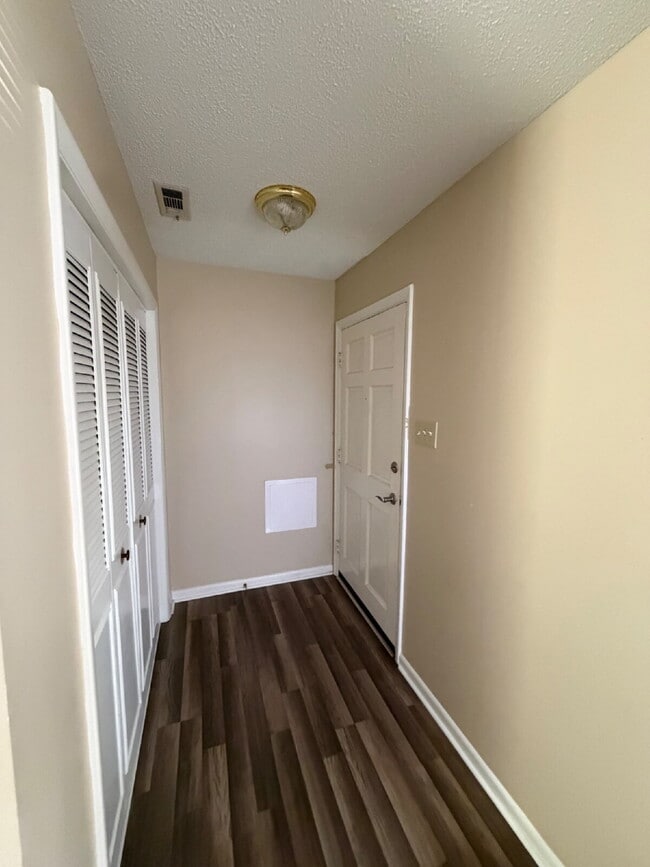 Building Photo - Immaculate 2 BR | 1 BA Apartment in Goldsboro *Water/Trash/Lawn Care Included!* Scott Hills Apts Unit # I-1