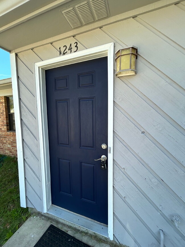 Photo - Spacious 1 Bedroom 1 Bathroom! Located Off Ocala Road.