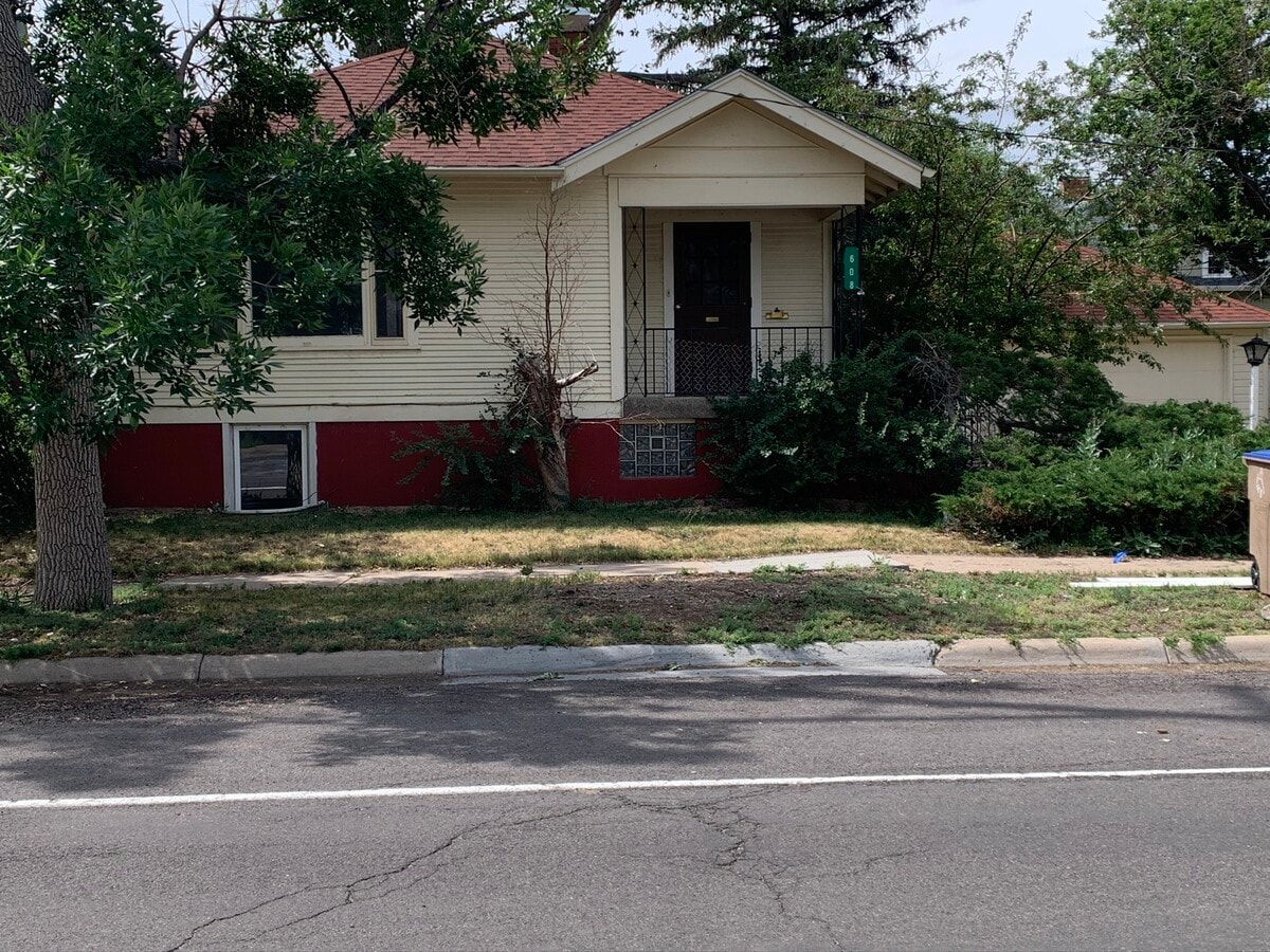 608 Lewis - 608 E Lewis St House