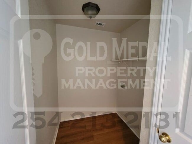 Photo - 106 Lark St