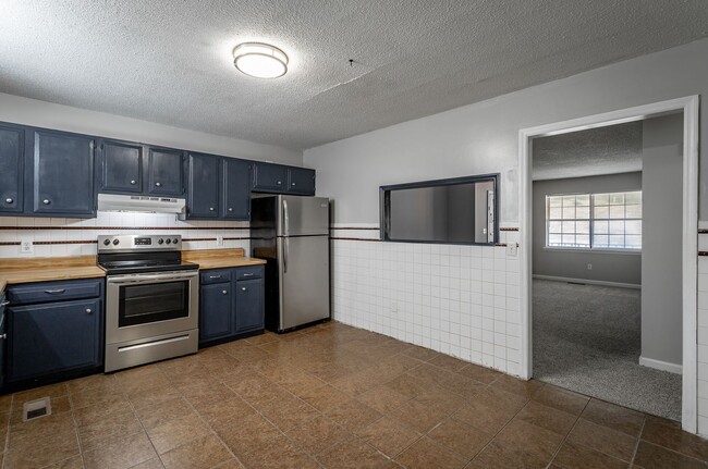 Building Photo - 414-420 Smitherman Road Unit 420
