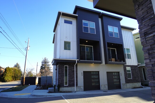 Building Photo - 525 E Violets Cv Ln Rental