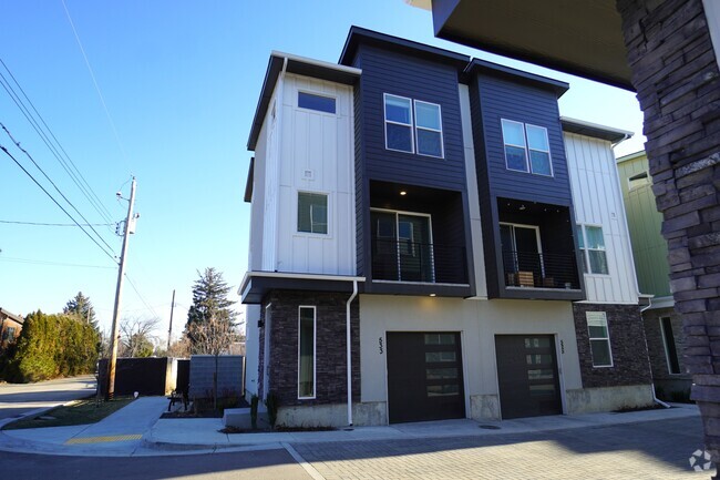 Building Photo - 525 E Violets Cv Ln Rental
