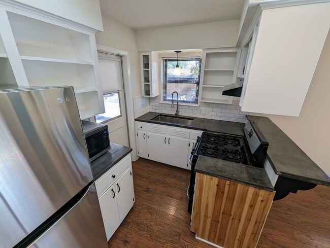 Photo - 504 Long Bow Ln