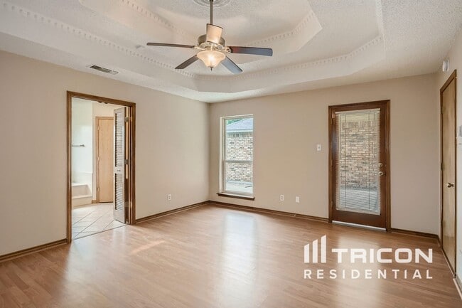 Photo - 420 Hillcroft Cir