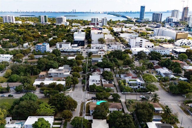 Building Photo - 4030 NW 1st Ave