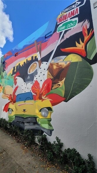 Building Photo - 1335 SW 8th St Unit 3