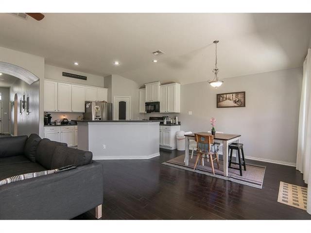 Photo - 212 Creekwood Dr House