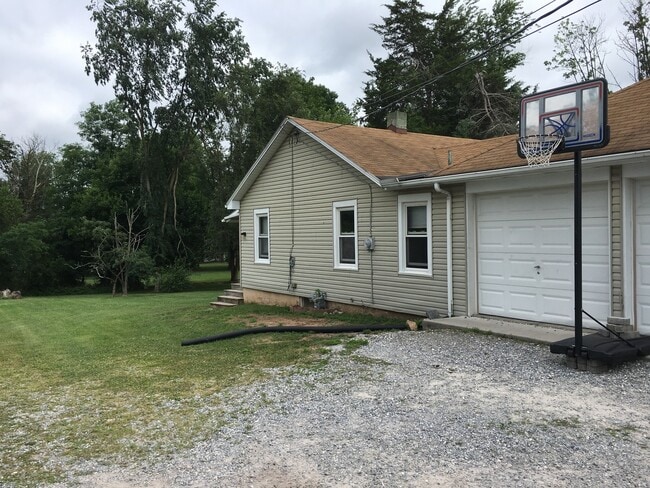 Photo - Cozy 1+ Bedroom Bungalow in West York SD