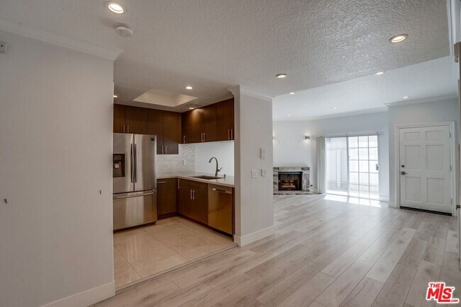 1034 S Shenandoah St Unit 2
