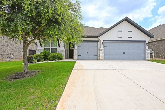 Building Photo - 1434 Oaklawn Dr