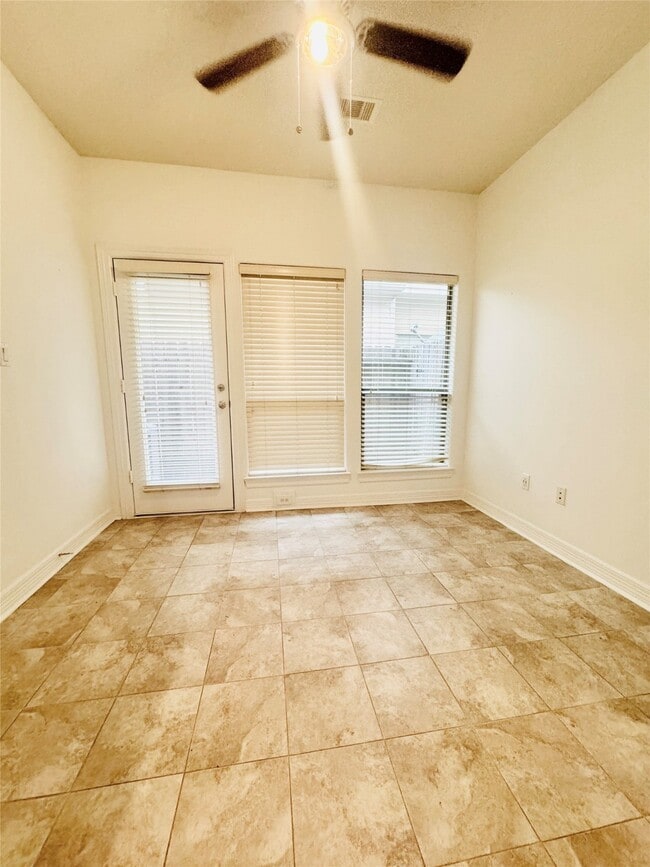 Photo - 3846 Center St