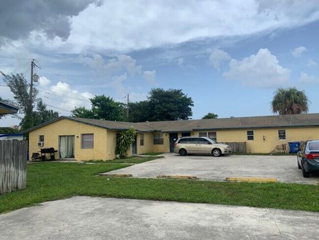 Photo - 307-333 Melody Lane