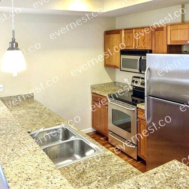 Building Photo - 2930 Bluff St Unit 313 Rental