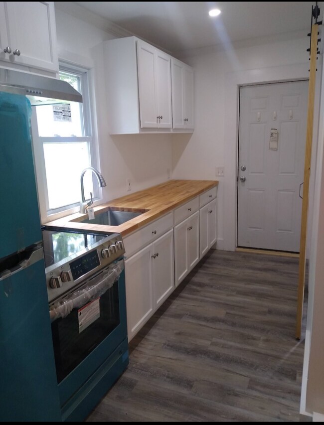 902 Warren St Unit 2 Second Floor
