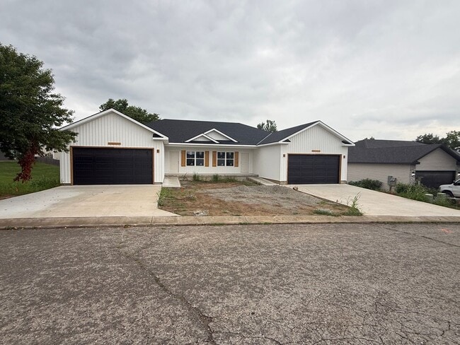 Building Photo - 11680-11682 Ridgeway Court Unit 11682 Ridgeway Court